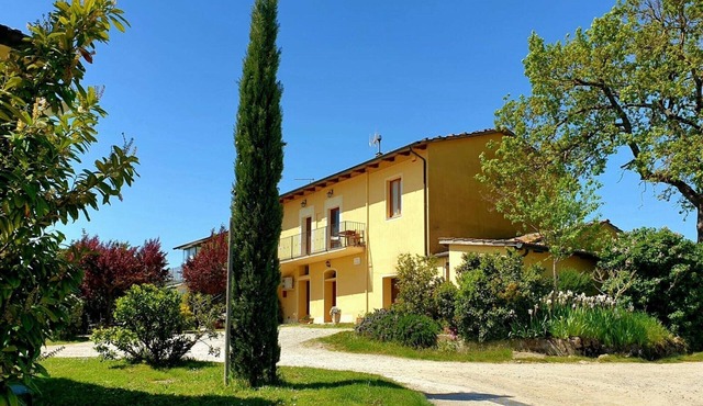 Apartment with swimming pool in Tuscany