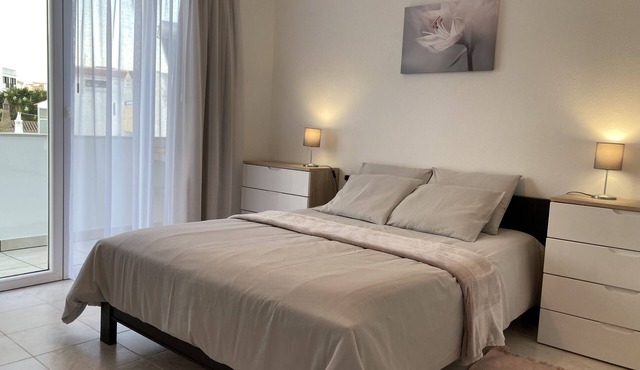 Apartment with sea view, 2 min walk from the beach