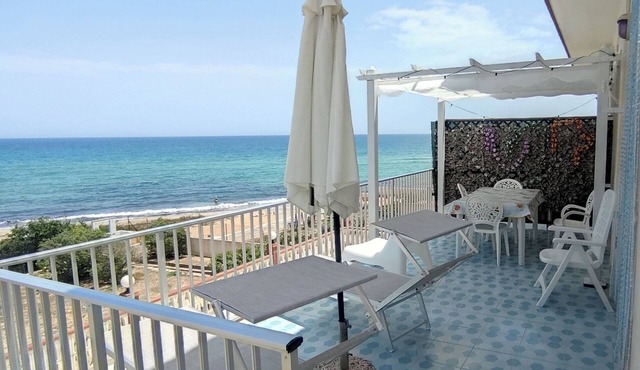Apartment with terrace a few steps from the sea