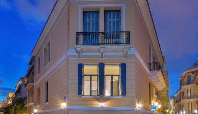 Art Pantheon Townhouse in Plaka Acropolis area