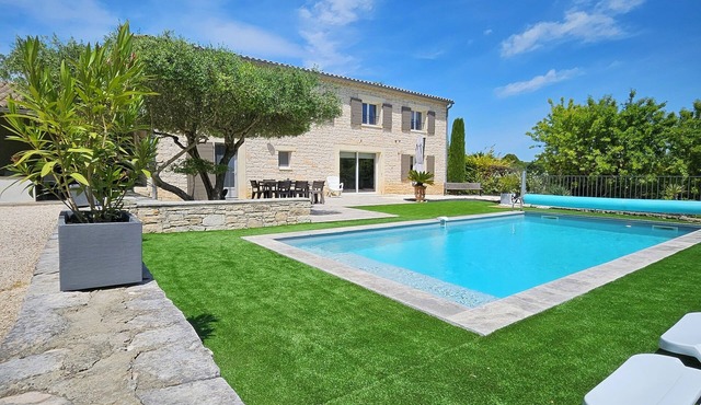 Authentique Bastide en Pierre de 200 m² Avec Piscine Chauffée, en Ardèche