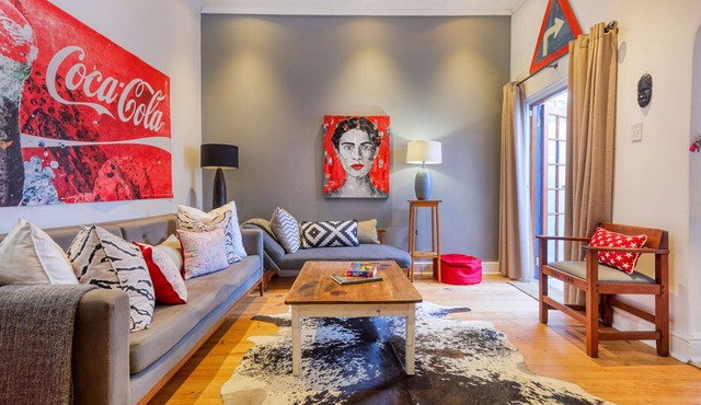 Backup-Powered Modern Art Decor Apartment in walking distance to V&A Waterfront