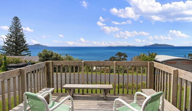 Bay View Bach - Langs Beach Holiday Home