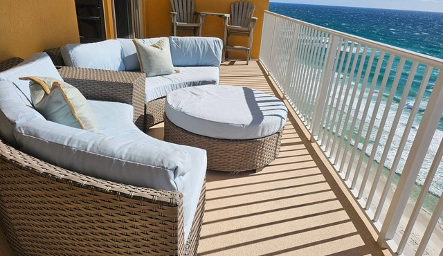 Beach Front Luxury Condo w/Stunning Emerald Coast Views 2/Kings
