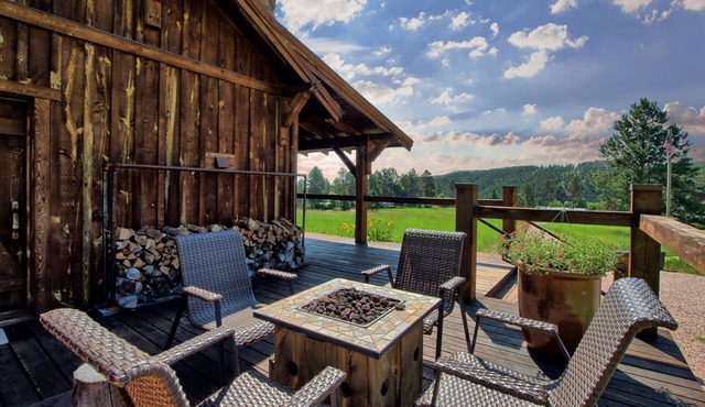 Beautiful Timber Frame Canyon with Spring Creek Canyon views!
