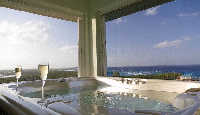 Beautiful villa with breathtaking panoramic views, 300 yds from stunning beach.