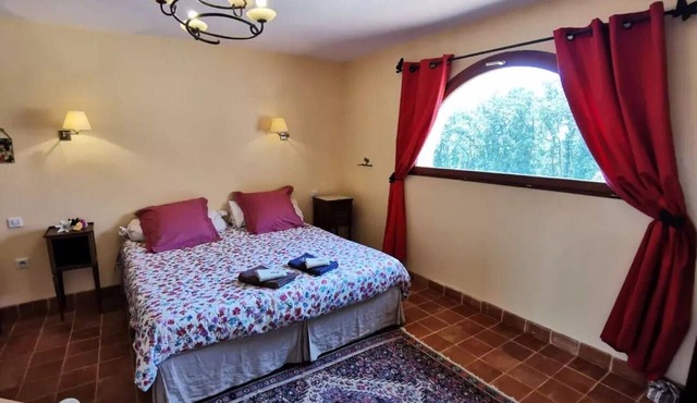 Bed and Breakfast 'Papillon' with Shared Pool, Shared Garden and Wi-Fi