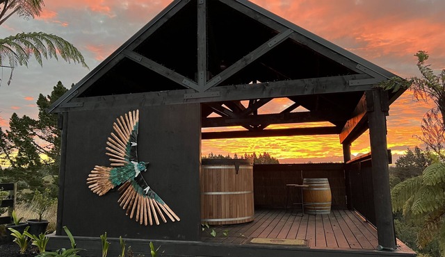 Bel Tramonto, Luxurious Rustic Elegance with Private Cedar Hot Tub