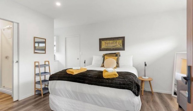 Beverley Hills Studio Apartment