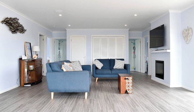 Bonnie Bach with Sea Views