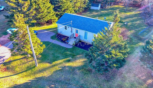 Brackley Beach retreat- 2 min from the beach Open windows 2 feel an ocean breeze