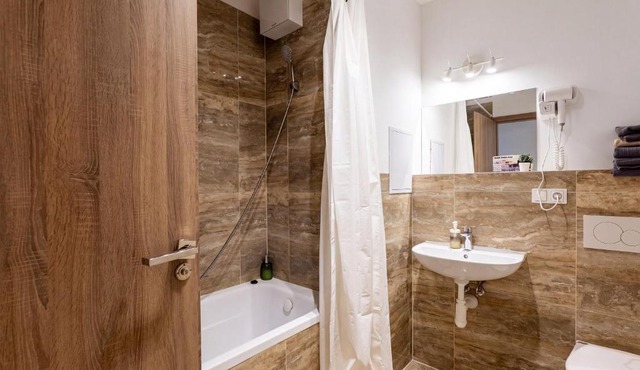 Brand new studio apartment #50 FREE PARKING close to center