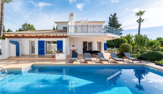 Bright 3 BDR Duplex House With Pool by LovelyStay
