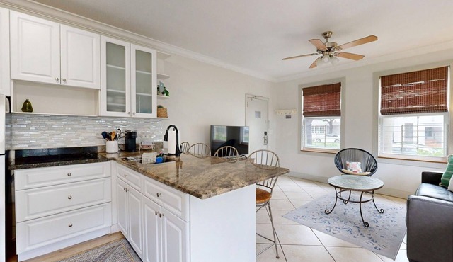 Bright SoFi 1BR, with queen bed, 1 bath, and FREE parking—rare for South Beach. Walk to South Pointe Park, the beach, top dining, and nightlife. By Miami SoFi Vacation Rentals.