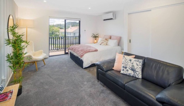 Bright Studio Apartment on Macky Street