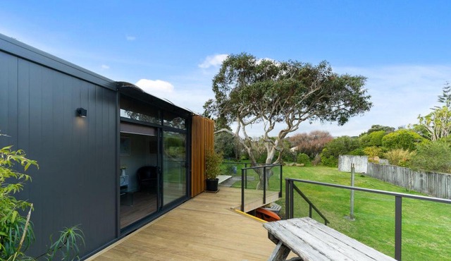 Calapso Cottage - Waikanae Beach Holiday Home