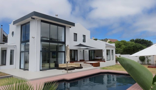 Cape white villa (Load shedding free)