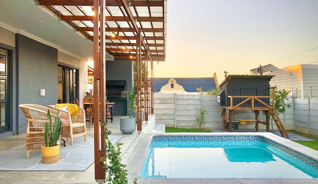 Cape Winelands Mountain View Getaway
