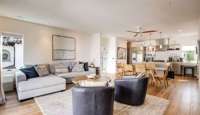 "Casa Playa" in the heart of West Beach - impeccably remodeled, with A/C and 2 car garage!