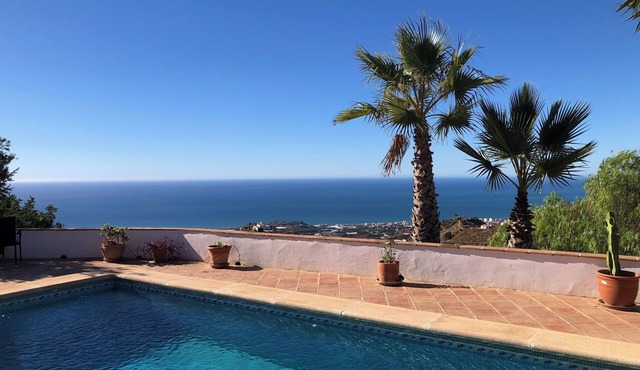 Casa Vista al Mar with breathtaking views of the Mediterranean and mountains