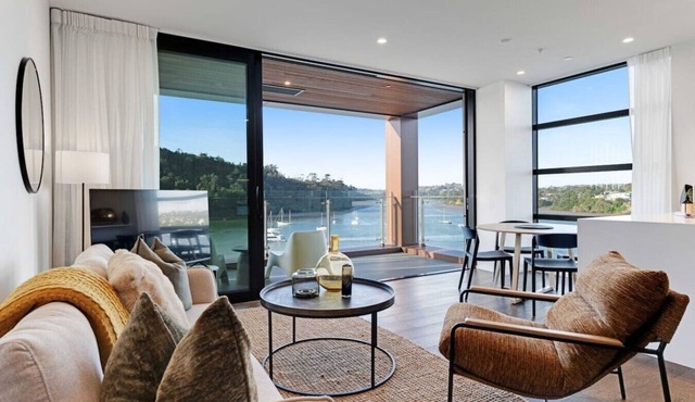 Catalina Bay Waterfront Retreat | Views & Carpark