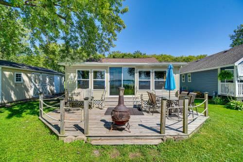Cayuga Lake Cottage: Private Dock & Deck!