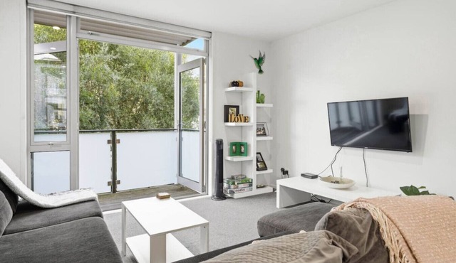 Central 3BR Parnell Townhome with Secure Parking