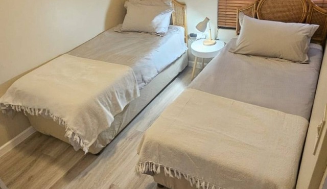 Charming 2-bedroom apartment with direct Beach access