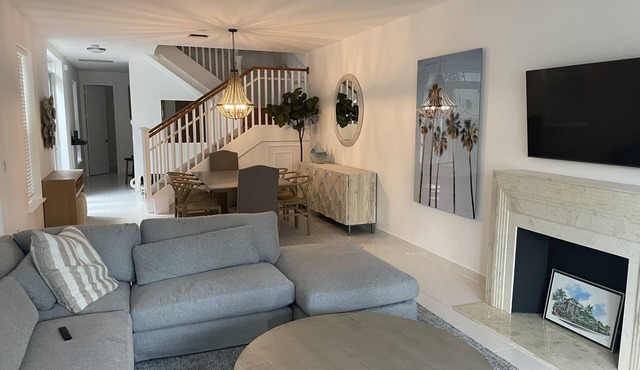 Cheerful Comfy 3 Bedroom Town House at Las-Olas