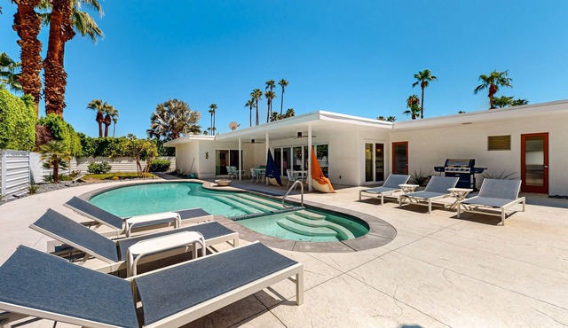 Classic, mid-century modern home w/mtn views, private pool and spa - dogs OK