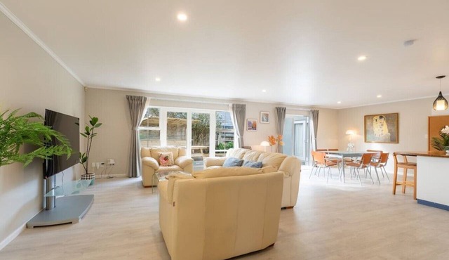 Comfortable 3-Bedroom Home in East Tamaki Heights