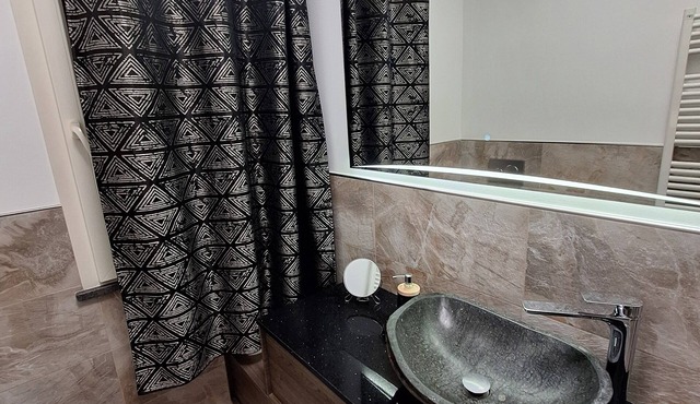 Comfortable home with private parking excellent for families and visits to the area