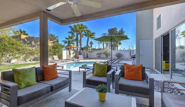 Cool Modern Pool & Spa, 2 Bedroom + Private Den House.
