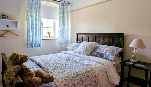 Country cottage. Perfect quiet retreat, away from the hustle and bustle of life.