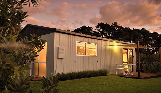 Couple Getaway in Idyllic Bethells Beach/Te Henga