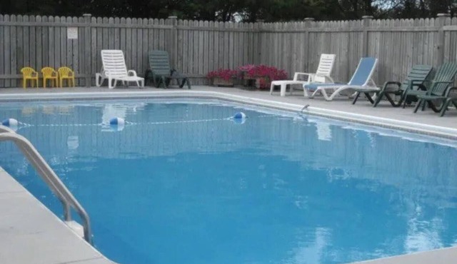 Cozy Cavendish cottage Silver Leaf (#10) with private hot tub!