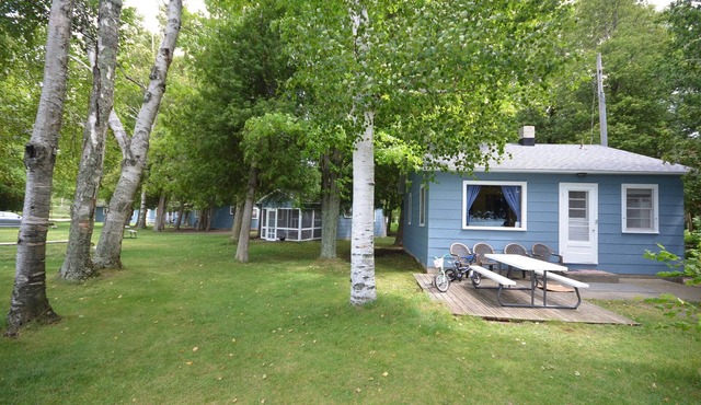 Cozy cottage Big Glen Lake, Tennis Court, Dock, Kayaks, Rowboat, Sunset view