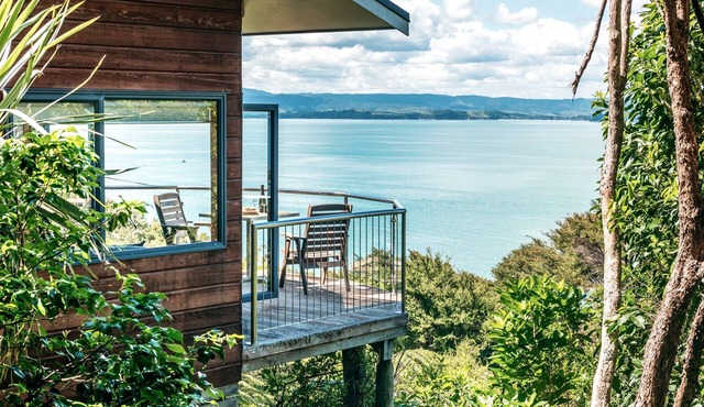 CrossTrees Chalet - Seaview - Waiheke Holiday Unit