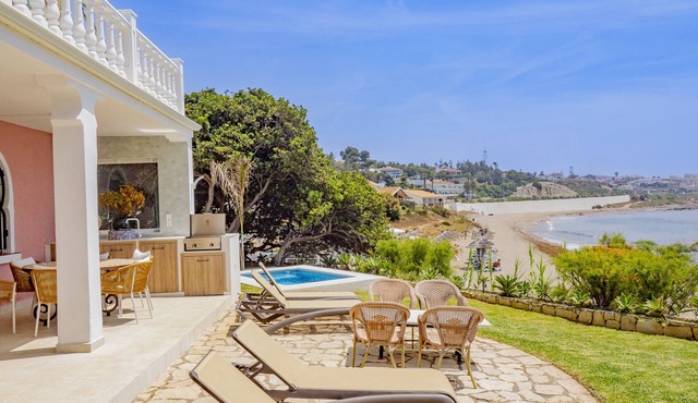 Cubo's Beachfront Villa Khayyam/private beach access/private pool/air conditioning/free Wi-Fi