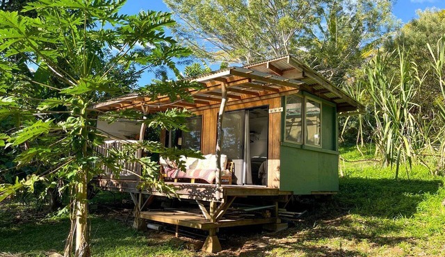 Cute Cabin for Two Surrounded by Nature for a Peaceful Getaway in Kealakekua, Hawaii