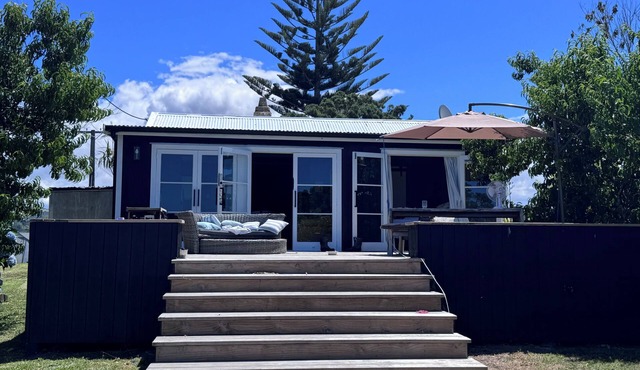 Delightful Ruakaka Cottage nViews to Sea and Estuary nSurf. Sun . Chill