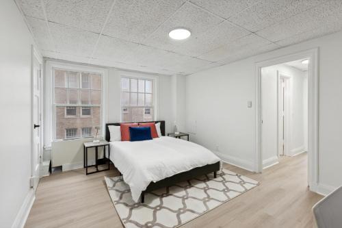 East 419I Modern Suite I Pool I Gym
