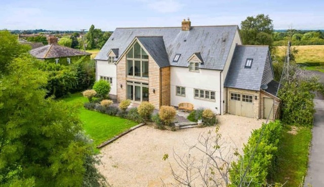 Elmcroft, Large House with Shepherds Hut