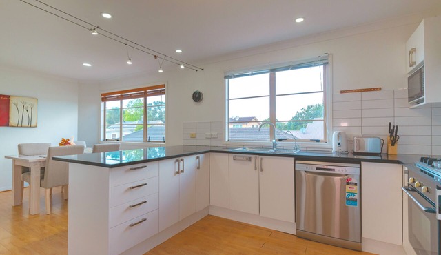 Epsom 4 Bedroom Holiday Home