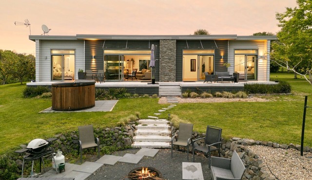 Essene Country Lodge, Entire Private Home 3 Bedrooms 2 Lounges 2 Bathrooms