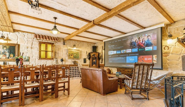 Exclusive chalet! with BBQ, wine cellar, cinema and large areas to enjoy in group.