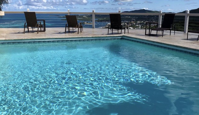 Executive 1 Br. Poolside Apt: "Kilele suite"