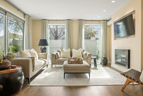 Executive Ground Floor Apartment in Merivale