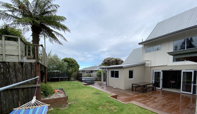 Family friendly retreat close to forest and lakes.