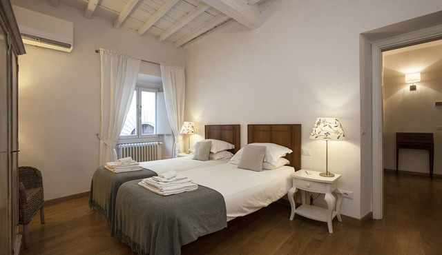 Francesca - Romantic apt near Piazza della Signoria